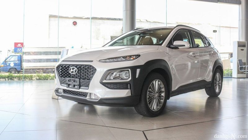 Đấu Kia Seltos, Hyundai Kona giảm giá lần cuối trước Tết