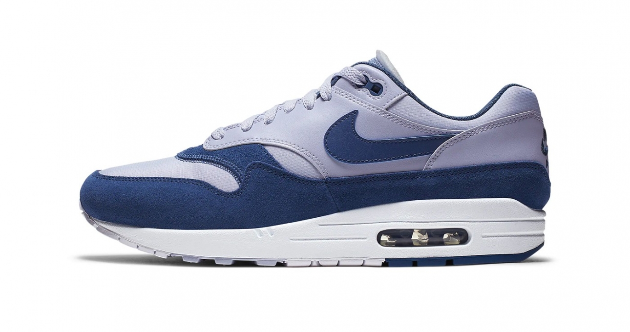 Nike phá cách thiết kế của Airmax 1 với lưỡi gà ngược lạ mắt