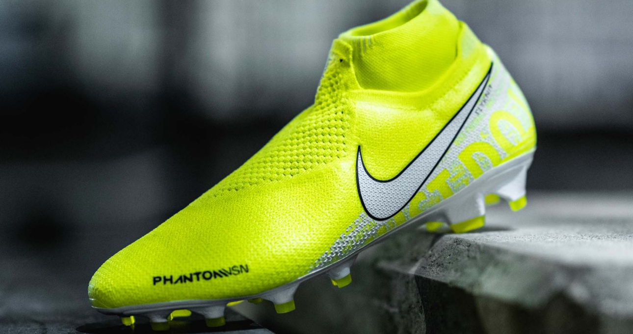 Nike giới thiệu giày đinh Phantom Vision với dây giày ẩn khéo léo