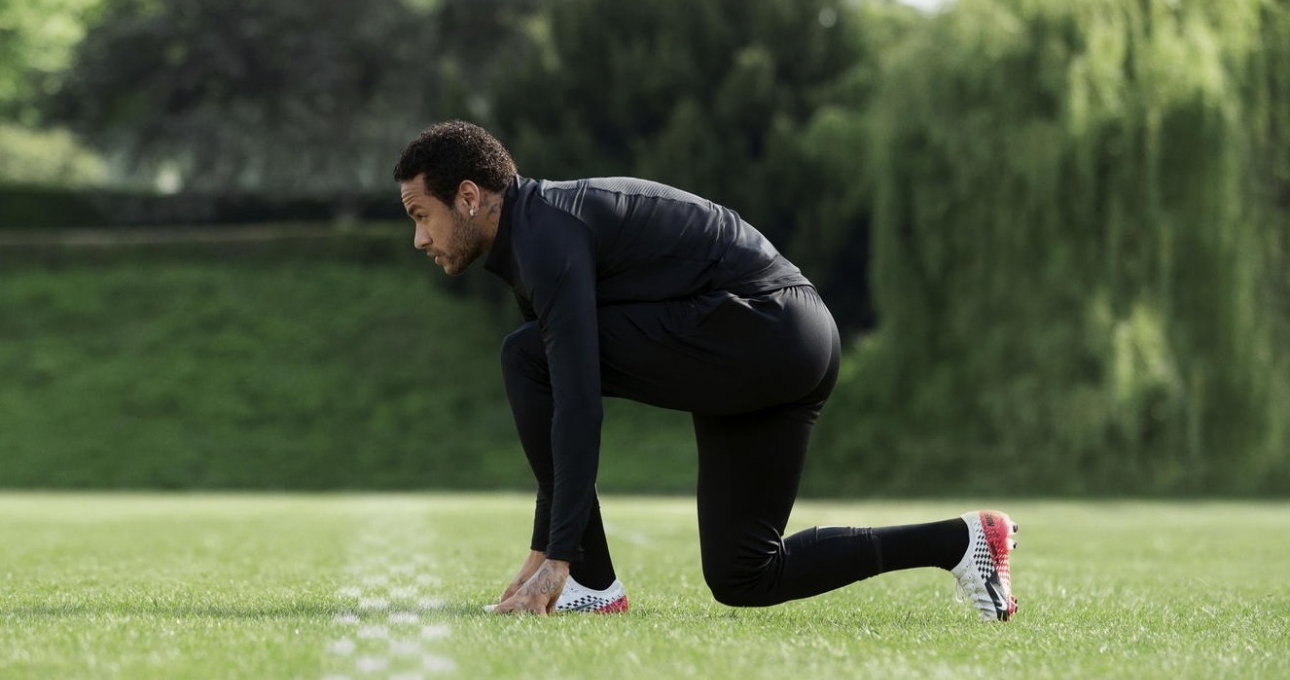 Neymar diện giày mới từ Nike, được gợi cảm hứng với xe đua công thức 1