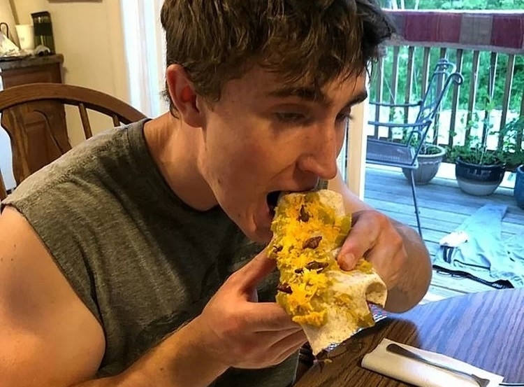 Chàng trai Mỹ tập thể hình ăn côn trùng thay thịt gây sốt