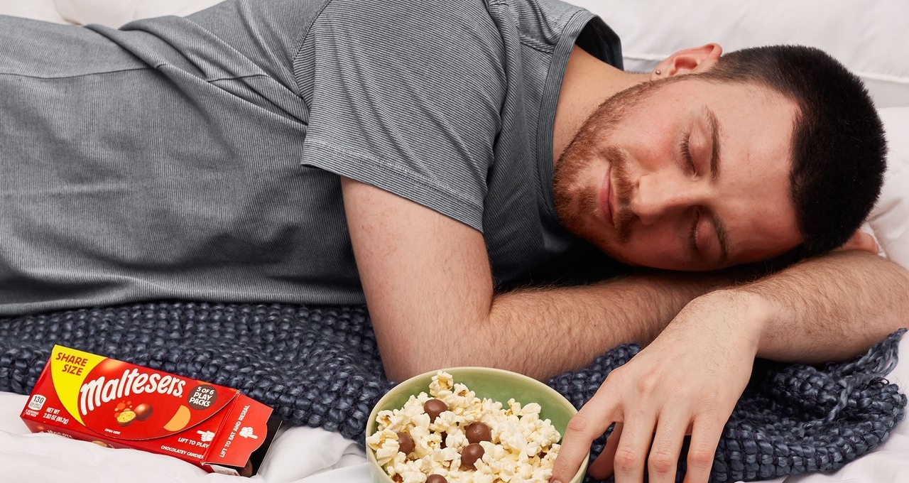 Lý do ăn no gây buồn ngủ theo khoa học