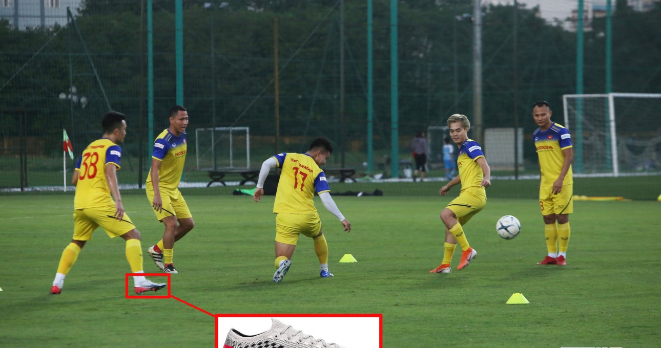 Quay lại ĐTVN, Hoàng Thịnh diện giày đinh Neymar độc đáo