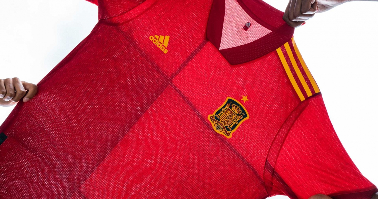 Tuyển Tây Ban Nha ra mắt áo đấu thiết kế 'hiện đại'
