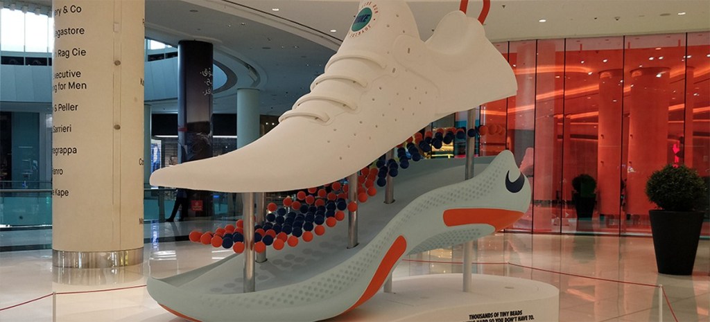 Nike làm giày 'siêu to khổng lồ' quảng bá công nghệ Joyride