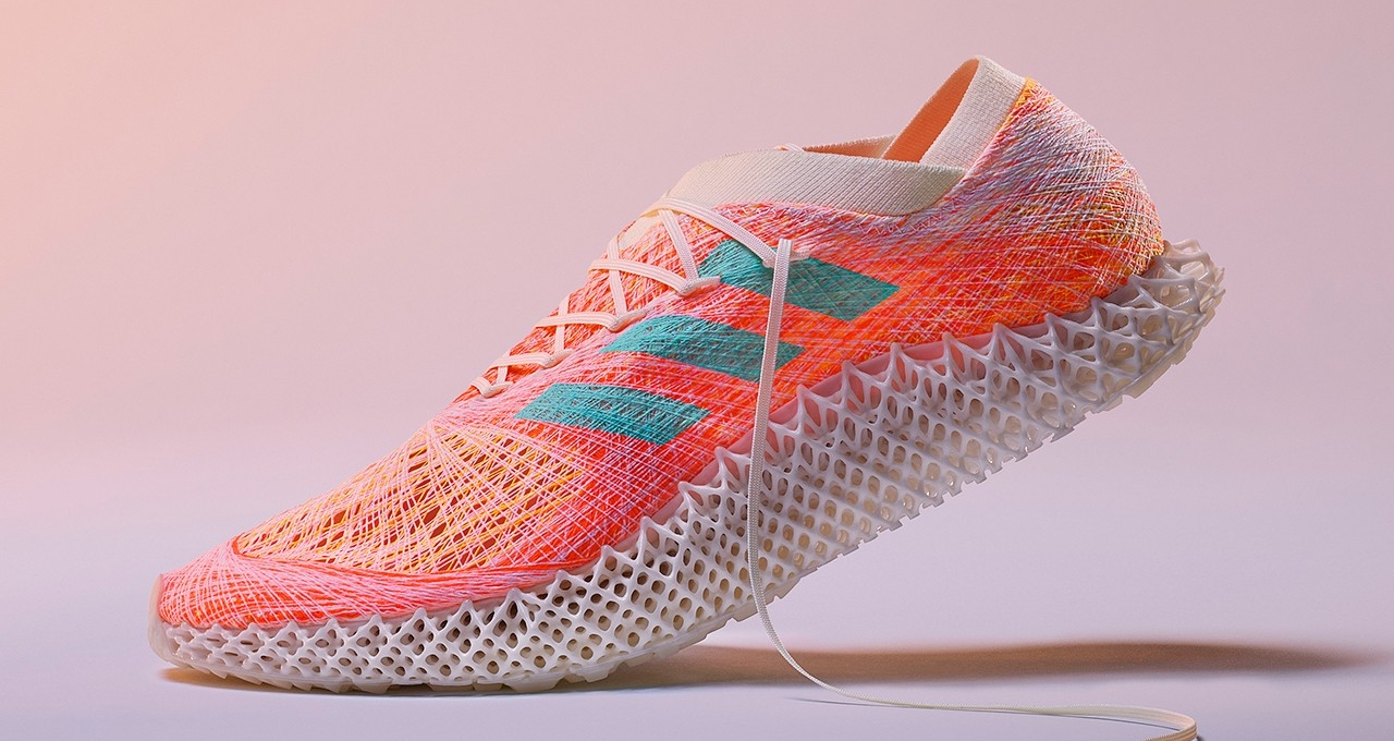 Adidas ra mắt giày chạy bộ tương lai Futurecraft STRUNG