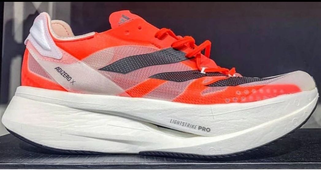 Hé lộ bộ đôi siêu giày chạy mới của Adidas