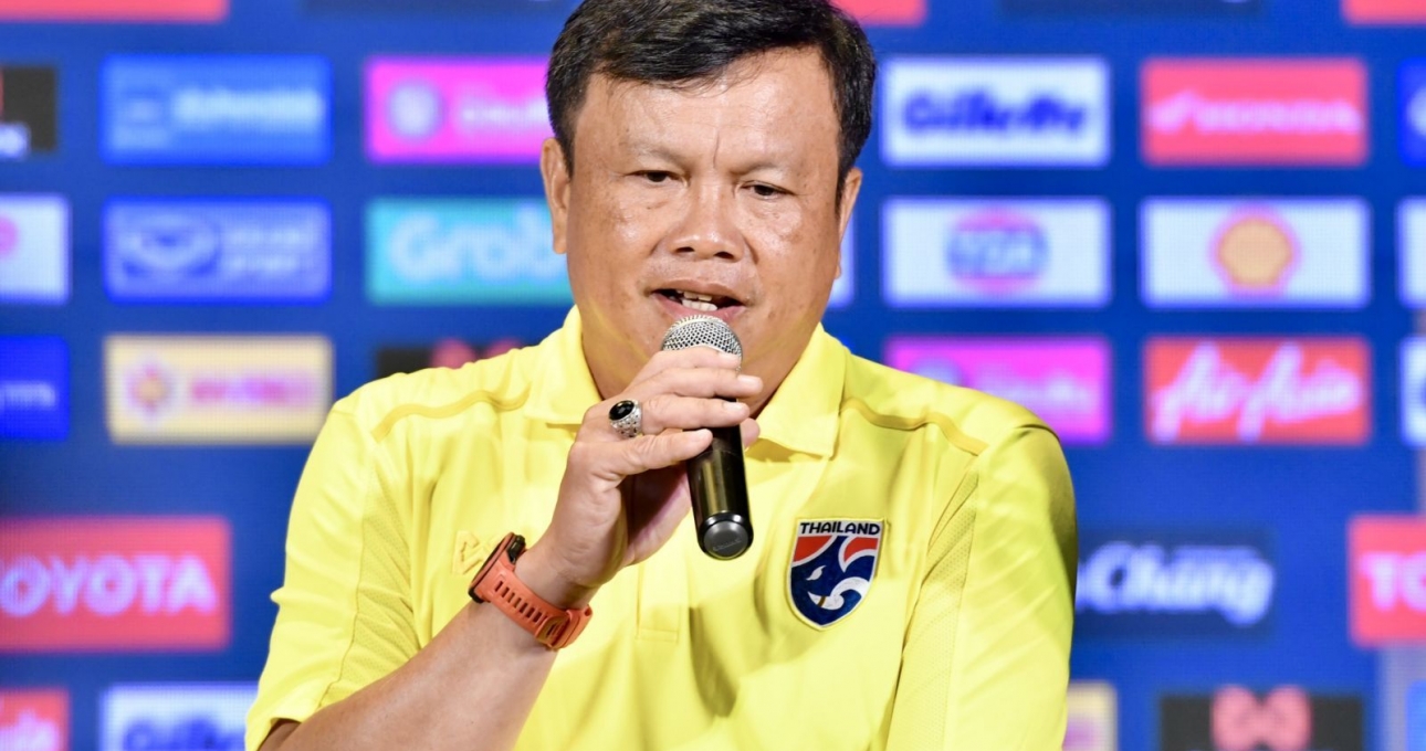 HLV Sirisak đưa ra 'tối hậu thư' cho các cầu thủ Thái Lan