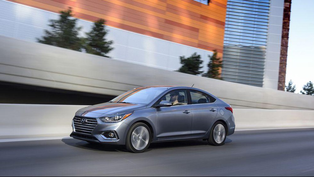 Giá Hyundai Accent còn bao nhiêu khi giảm 50% thuế trước bạ?