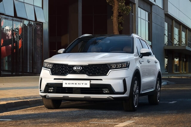 Giá xe Kia Sorento giảm sốc, đại lý ưu đãi tới 100 triệu tiền mặt