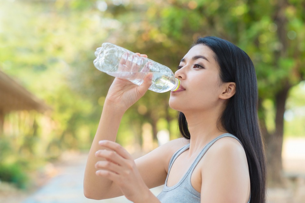 Mùa hè bạn nên uống bao nhiêu nước mỗi ngày?