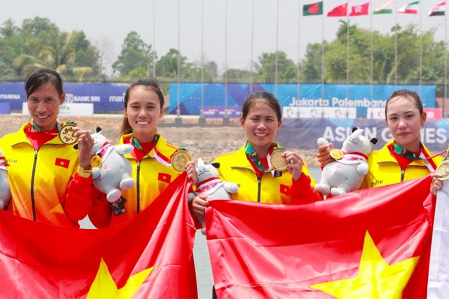 Thưởng nóng 4 cô gái Rowing dành HCV đầu tiên tại Asiad