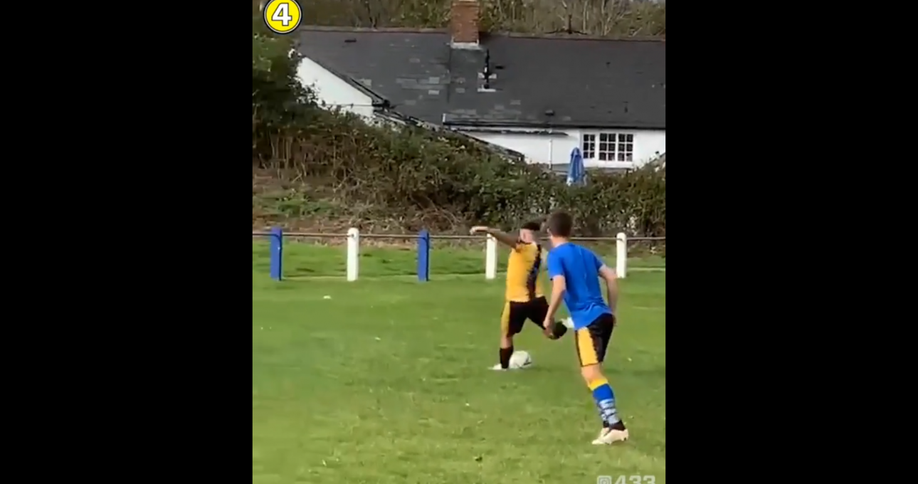 VIDEO: Cầu thủ sút penalty đánh lừa người xem