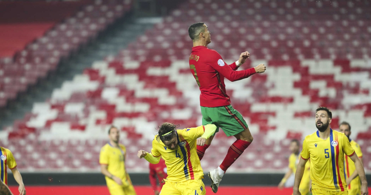 'Đứng hình' với pha bật nhảy phi thường của Ronaldo ở tuổi 35