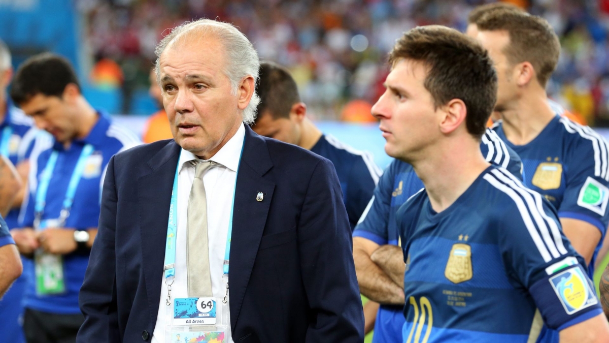 Tin HOT bóng đá 9/12: HLV đưa Argentina vào Chung kết World Cup 2014 qua đời