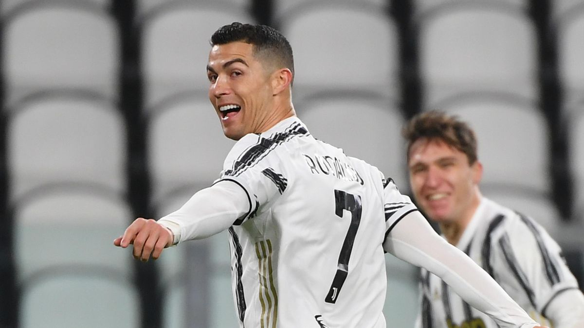 Bỏ xa Messi, Ronaldo đạt cột mốc chưa từng có trong lịch sử