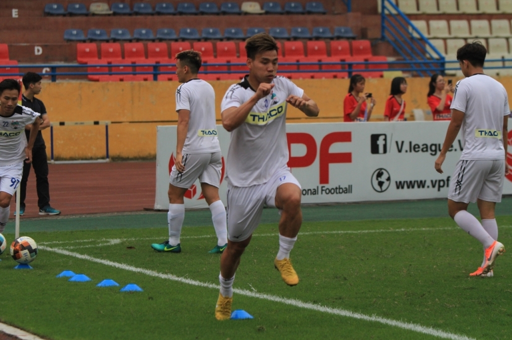 VIDEO: Văn Thanh, Hoàng Lâm tái xuất trước vòng 14 V-League