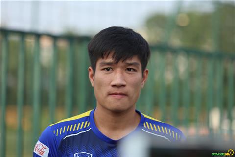 Cầu thủ U22 Việt Nam chỉ ra sự nguy hiểm của sân cỏ nhân tạo