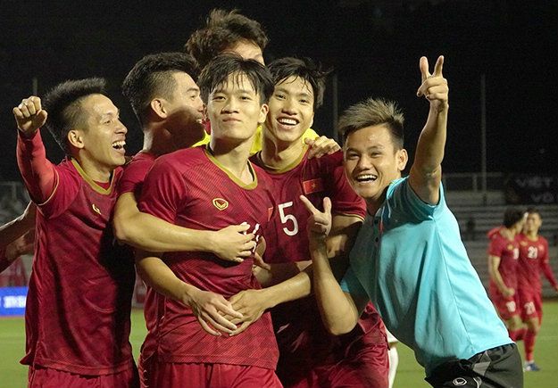 Lịch thi đấu bóng đá hôm nay 3/12: U22 Việt Nam vs Singapore đá mấy giờ?