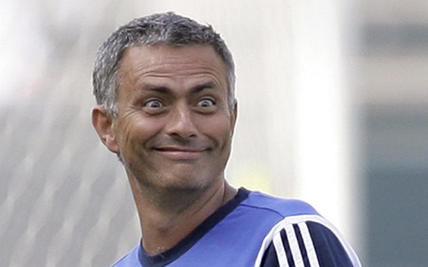 Arsenal đối đầu Tottenham kịch tính, Mourinho lại bảo 'hài'
