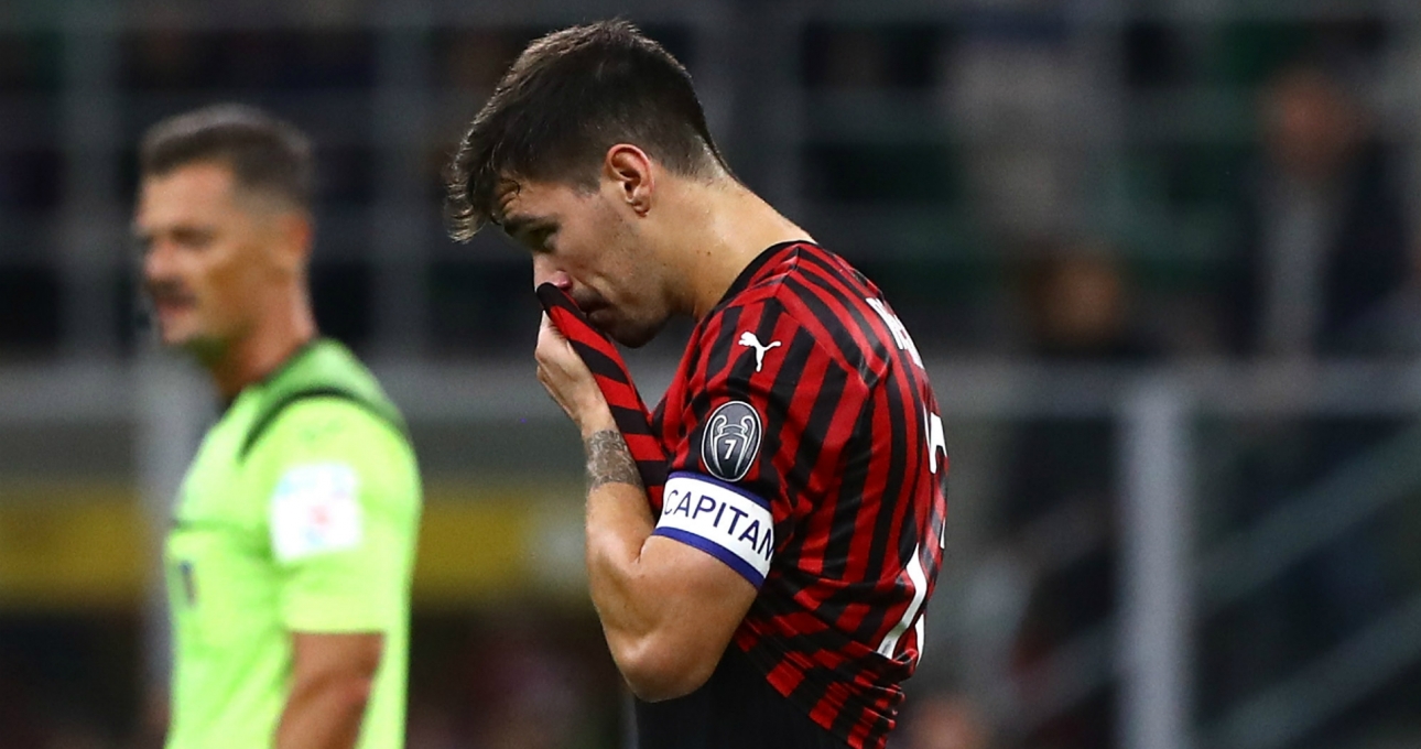 AC Milan lập lại thành tích buồn sau 80 năm, các fan vẫn hát