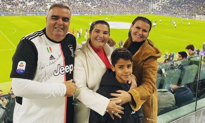 Bạn trai của mẹ Ronaldo tiết lộ sức khỏe người tình