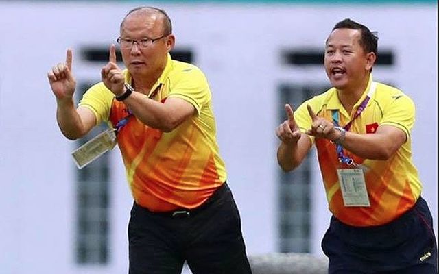 Phiên dịch viên – chìa khóa thành công của bóng đá Việt Nam và Thái Lan