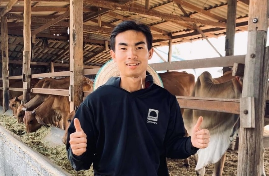 'Công thần' của U23 Thái Lan về quê chăn bò
