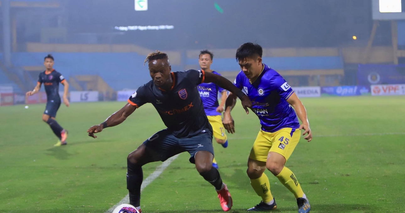 VIDEO: Hà Nội nhận bàn thua thứ 4 sau 2 vòng V.League 2021