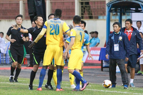 Chủ tịch FLC Thanh Hóa Trịnh Văn Quyết dọa bỏ V-League