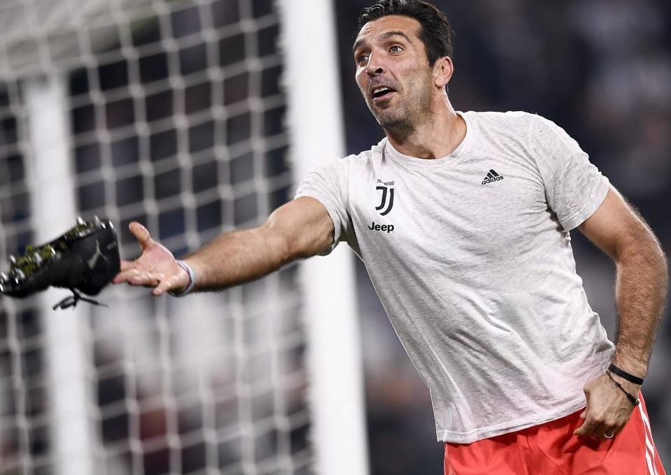 Buffon: Tôi sẽ giải nghệ vì cậu ấy giỏi hơn