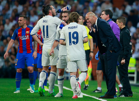 Real Madrid 'trảm' Zidane, chiêu mộ HLV top 6 Ngoại hạng Anh