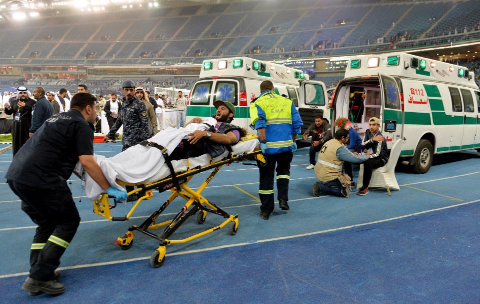 Oman vô địch Cúp vùng vịnh, 30 CĐV đổ máu sau cú rơi