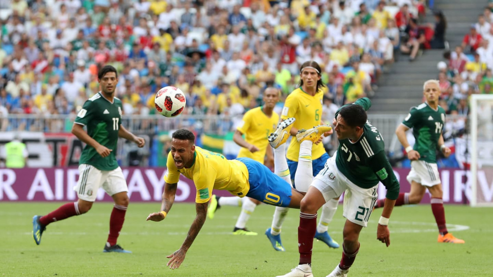 HLV Mexico chỉ trích Neymar: 'Đây không phải nơi tấu hài'