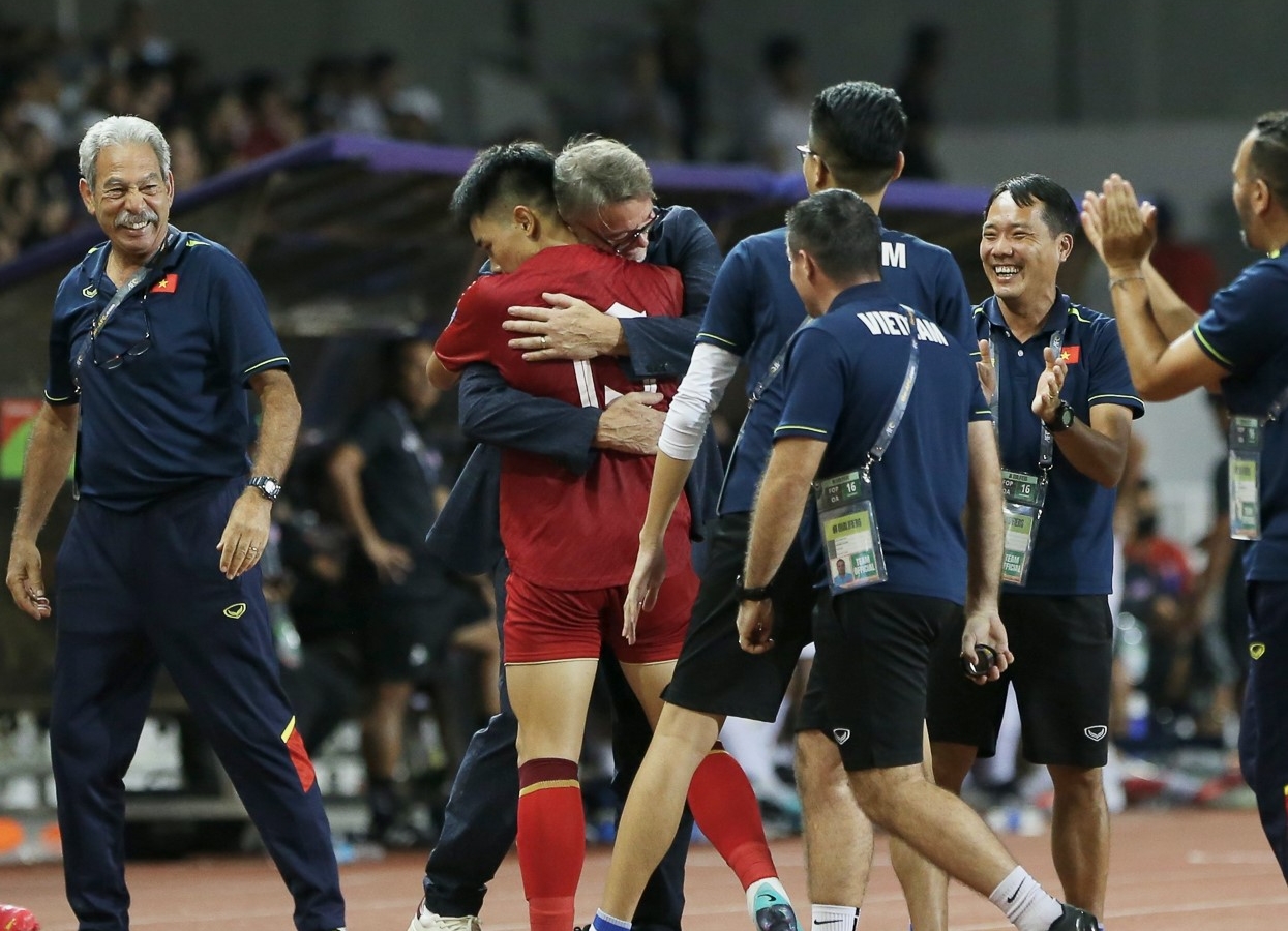 Vừa ghi bàn ở VL World Cup, sao U23 Việt Nam lại tỏa sáng rực rỡ