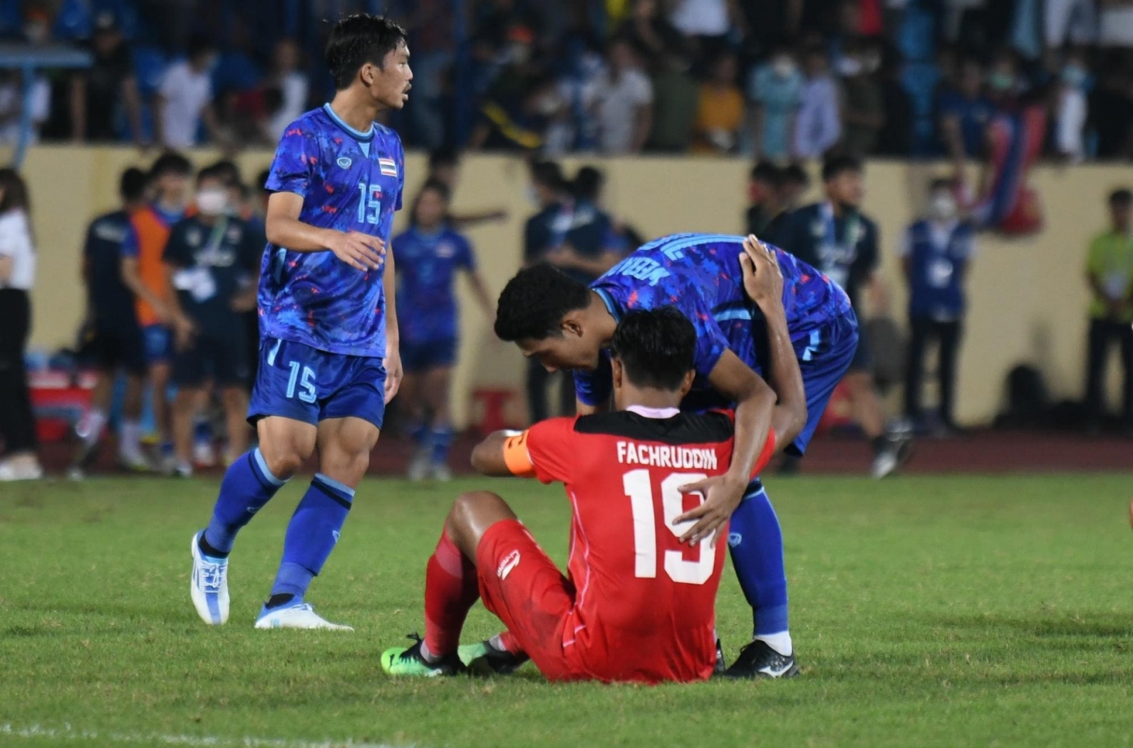 VIDEO: U23 Indonesia và U23 Thái Lan lao vào ẩu đả, nhận 'mưa' thẻ đỏ
