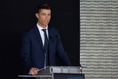 Ronaldo nhận lời đề nghị bất ngờ từ ông lớn, lên tiếng xác định luôn tương lai