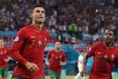 Cristiano Ronaldo: Tuổi 36 và 5 bàn thắng ở EURO
