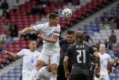 Perisic tỏa sáng mang về 1 điểm nhọc nhằn cho Croatia