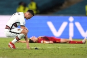 HLV Bồ Đào Nha: 'Các cầu thủ vỡ mộng và đang ngồi khóc trong phòng thay đồ'