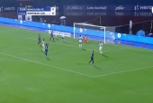 VIDEO: Cầu thủ giải châu Á đá phản lưới nhà cực ảo, bị nghi dàn xếp bán độ