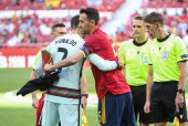 Sau Busquets của Tây Ban Nha, thêm 1 cầu thủ dự Euro 2021 dương tính với Covid-19