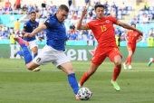 Thủ môn Xứ Wales đỡ cú sút cực mạnh của tiền đạo Italia