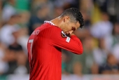 Dứt điểm như 'gã hề', Ronaldo thiết lập kỷ lục tồi tệ nhất sự nghiệp