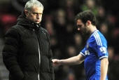 Nổi cáu, Juan Mata không thèm bắt tay Mourinho