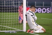 Ronaldo bị các huyền thoại và giới chuyên môn đổ lỗi khiến Juve bị loại