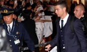 FA chính thức vào cuộc, Ronaldo sắp phải 'trả giá đắt' vì 1 phút nông nổi