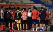 Bầu Hiển xuống sân động viên SHB Đà Nẵng sau trận thua trước Hà Nội FC
