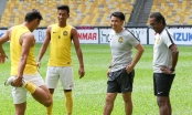 Cầu thủ Malaysia nhận quà từ 'sếp lớn' trước chuyến đi UAE