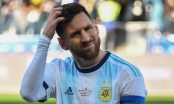 Choáng váng, Messi lấy áo đấu của đối thủ 'lau sàn nhà'